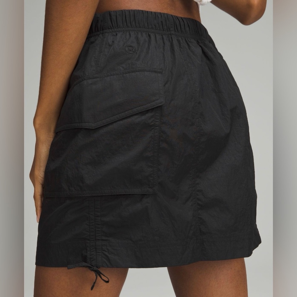 NWT Lululemon Nylon Cargo Mini Skirt in Black Pull & Tie The Side Seams Size XL